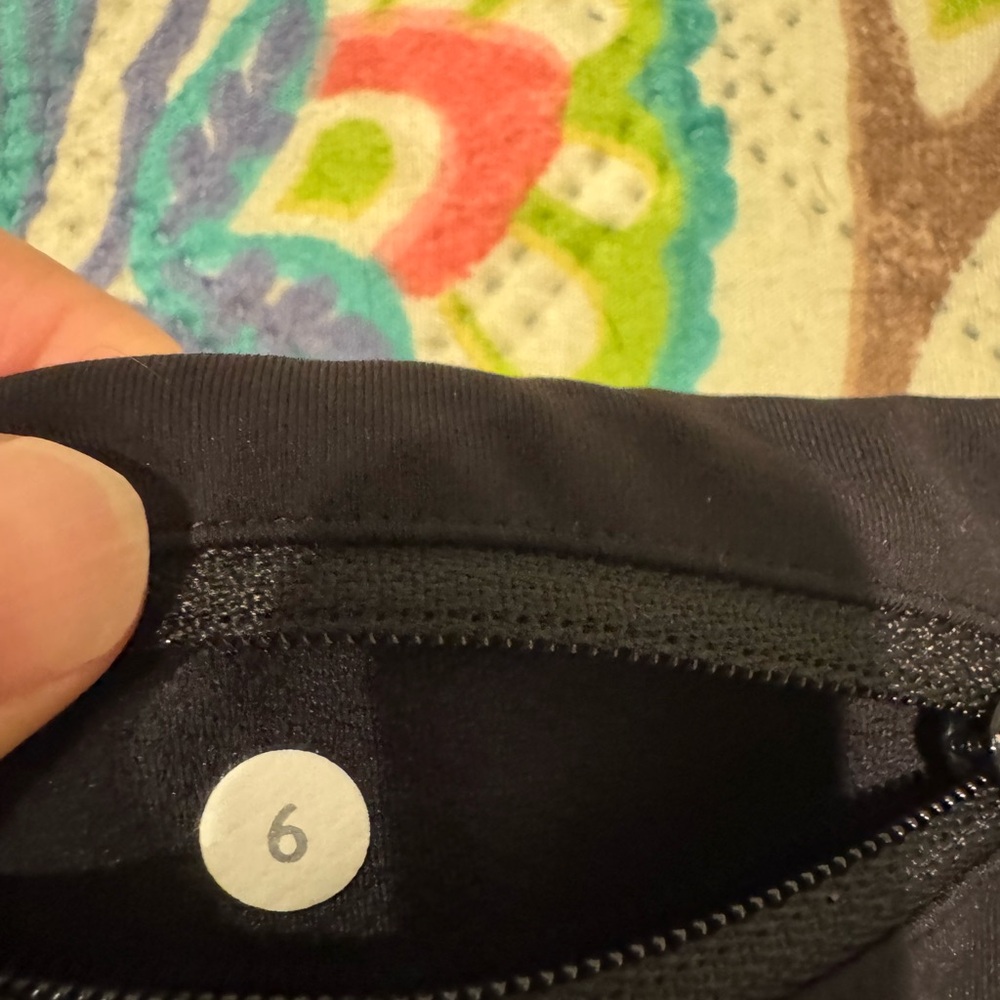 Lululemon run times shorts size 6 - Picture 7 of 10